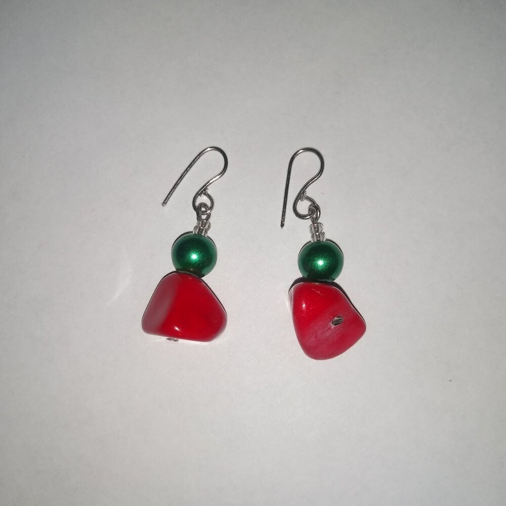 Ladies' Dangly Earrings -- Green & Red